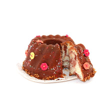 Încarcă imaginea în vizualizatorul Galerie, Tort de aniversare sărac în proteine 500 g