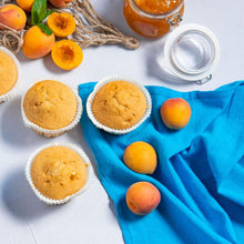 Încarcă imaginea în vizualizatorul Galerie, MAGDALENKI - CUPCAKE-URI FĂRĂ GLUTEN CU UMPLUTURĂ DE CAISE / 4 BUCĂȚI /